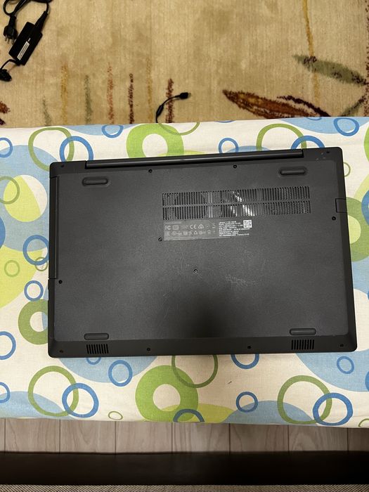 laptop lenovo gri