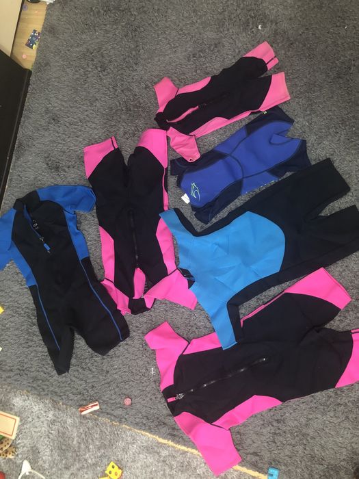 Costume neopren de foarte buna calitate .