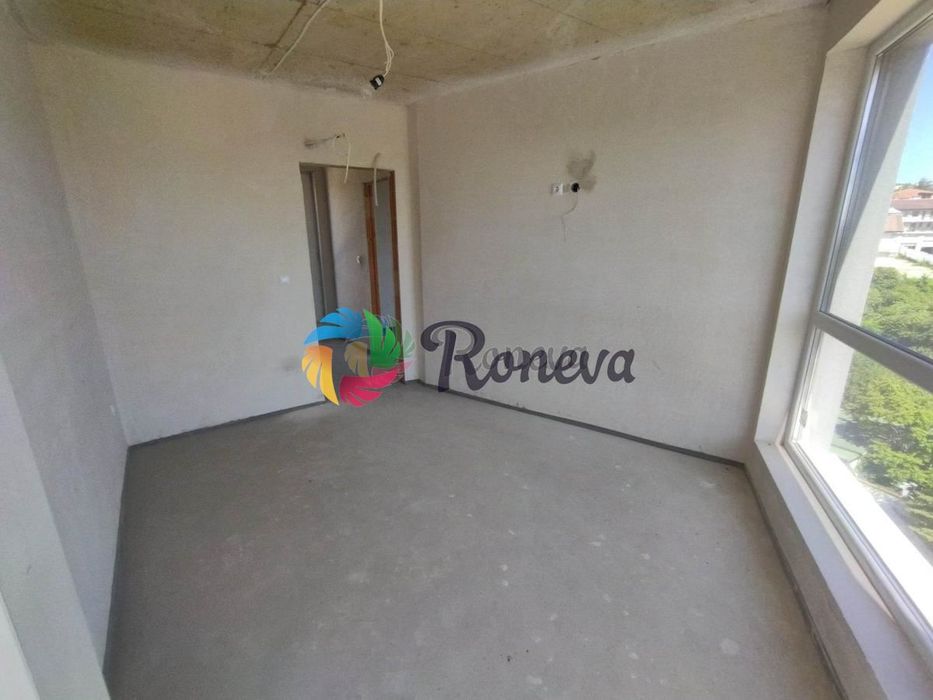 Продава се Тристаен апартамент в Варна, Възраждане 2 - 215 кв.м за 593 €/кв.м - Снимка #3