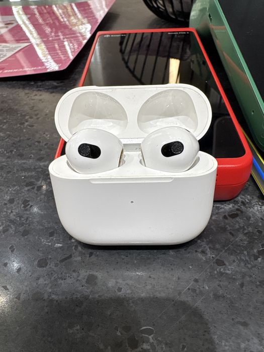 Продам эйрподс 3