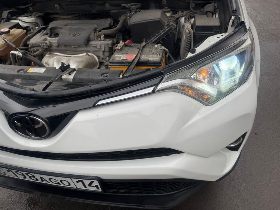 Продам машину Rav 4