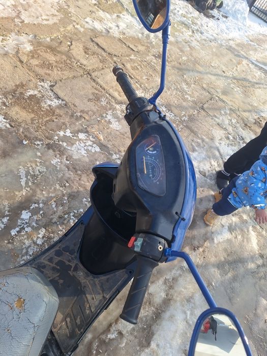 Vând scuter de 80 c