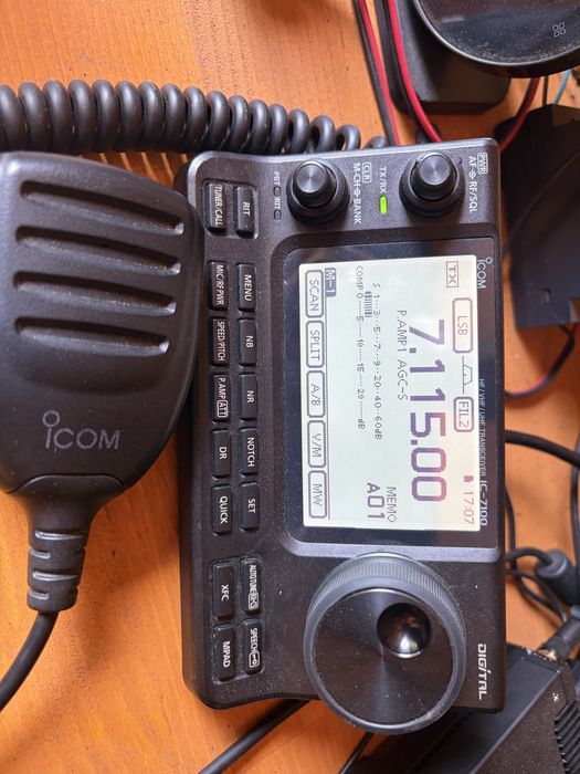 Icom 7100 cu Autotuner