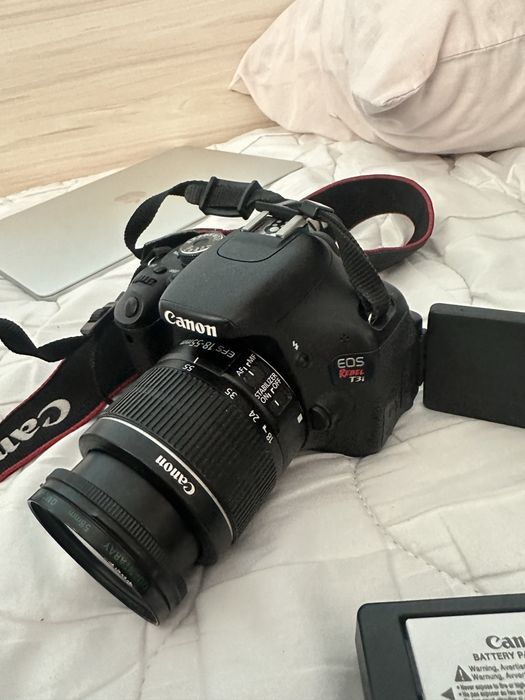 Перфектен - Canon EOS REBEL T3i
