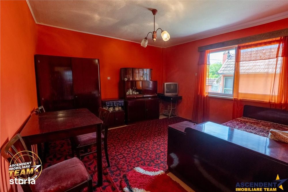 1.200mp teren si casa cu gradina inflorata, aproape de Targu Secuiesc: