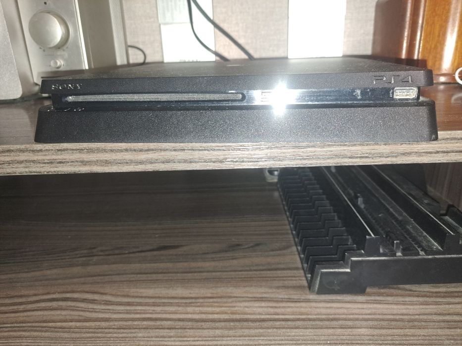 Playstation 4 slim