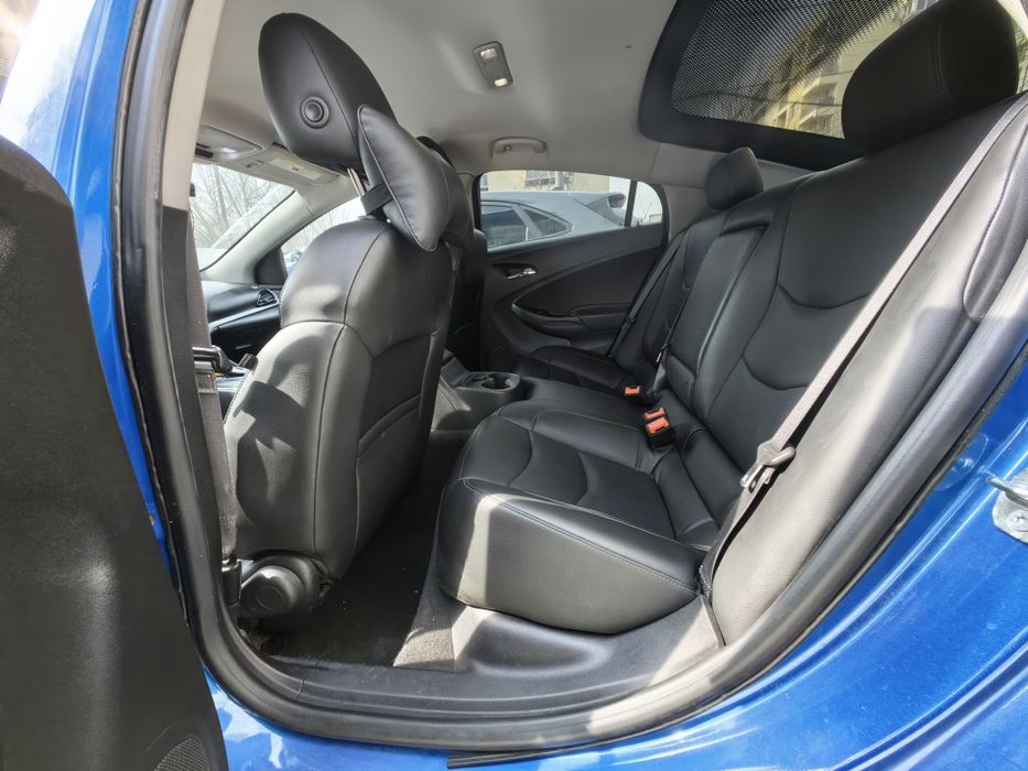 Chevrolet volt 2017 18kwh plug in hybrid 100km electric