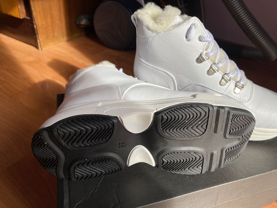 Зимни боти от естествена кожа