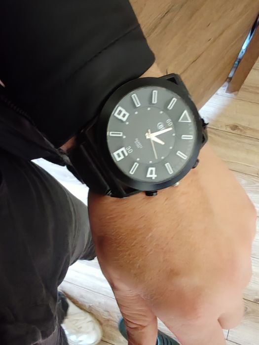 Ceas  deosebit, masculin,stare bună