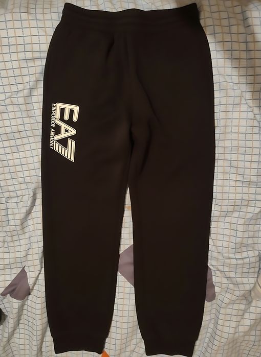 Дълъг панталон EA7 Emporio Armani, размер M в перфектно състояние