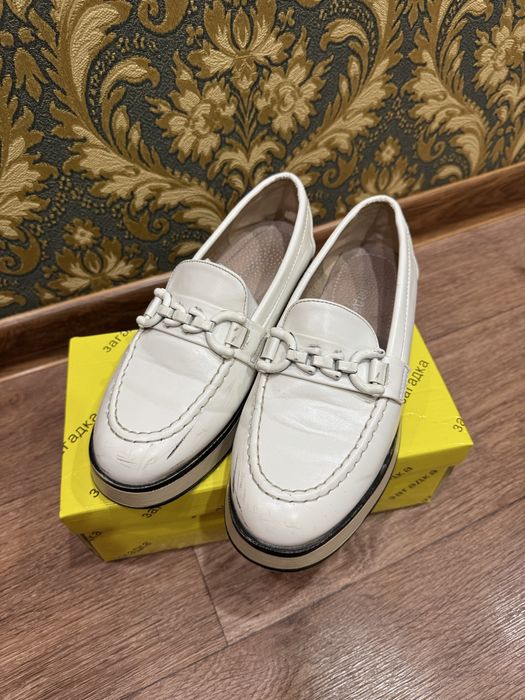 Продам школьную обувь для девочки