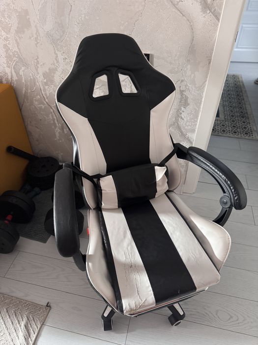 Стул игровой в офис