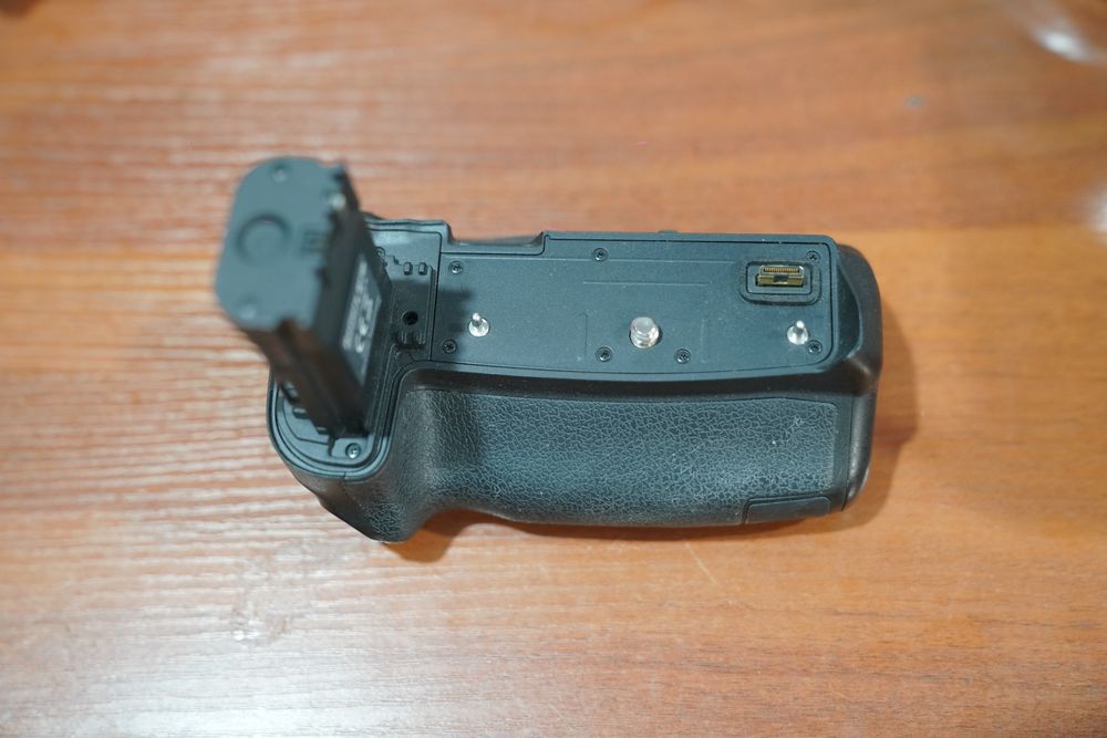 «Батарейная ручка для Canon EOS R, китайский аналог BG-E22».
«Батарейн