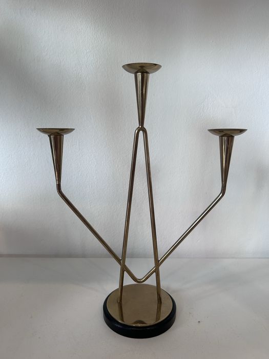 Месингов свещник