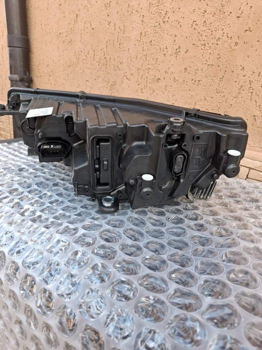 Оригинален фар ШКОДА ОКТАВИЯ 4