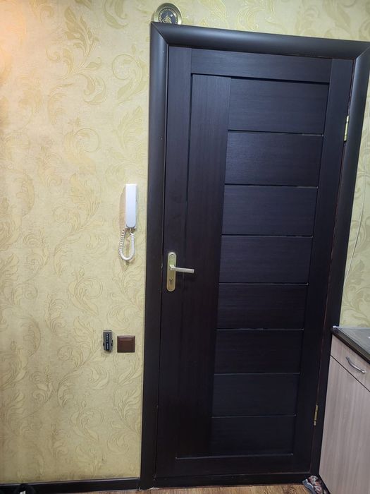 Продам входную дверь