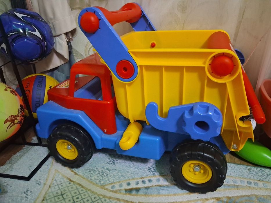 Продается Игрушка машина