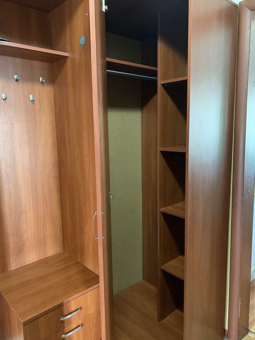 Продается угловая прихожая