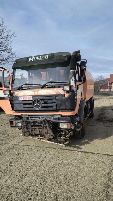 Camion Autospeciala Mercedes-Benz curatare stradala
