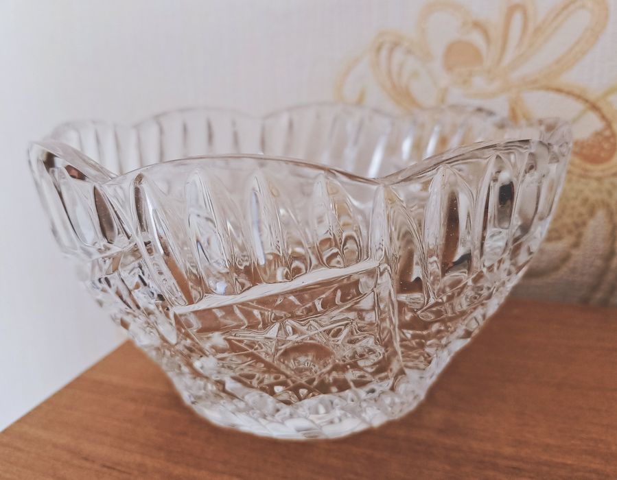 Продаю хрустальный салатник