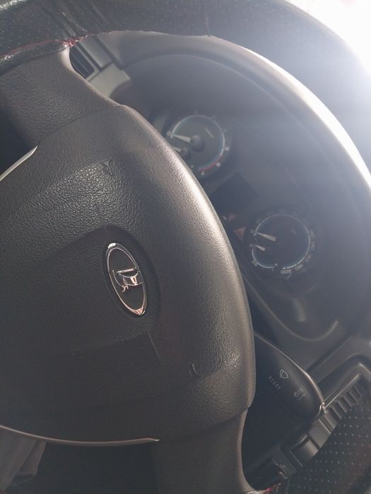 Машина  приора 15 года