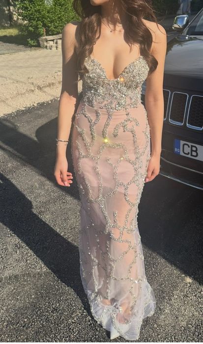 Абитуриентска рокля -пепел от рози