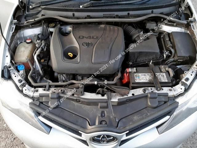 Dezmembrez Toyota Auris 2