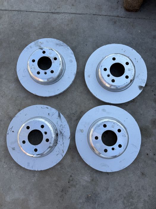 Чисто нови дискове BMW