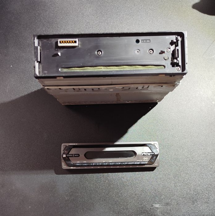 Casetofon auto Sony CDX-S11 – față detașabilă