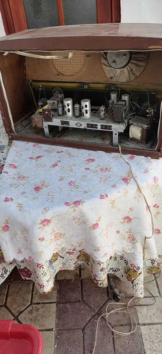 vand  radio   din   vechi  pret  250  lei