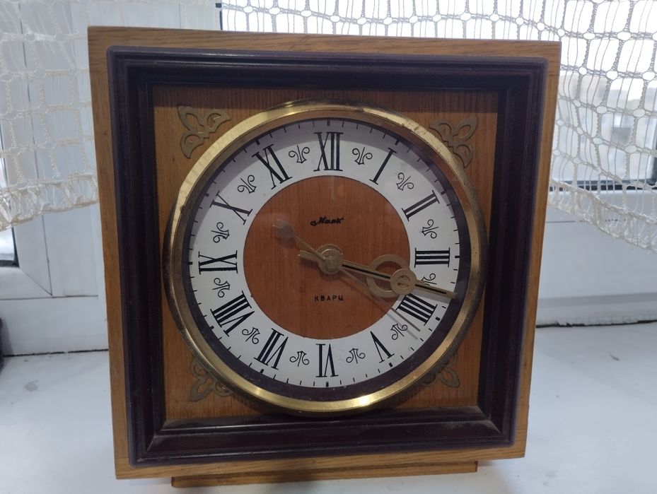 Часы 1982 года..