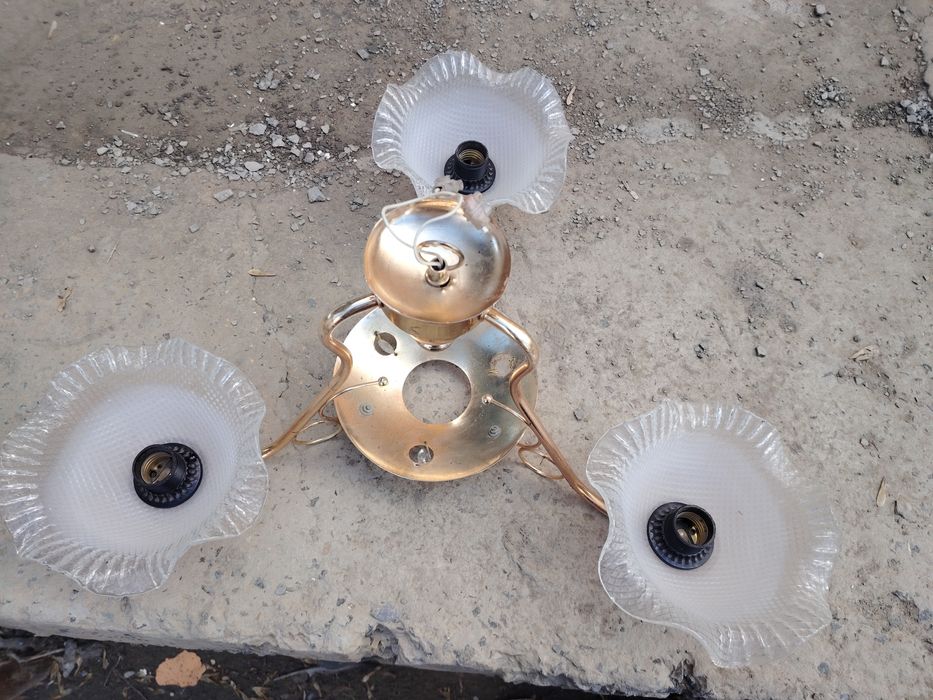 Люстра 3 лампочкалы