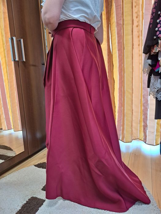 Fusta cu trena burgundy / neagra / verde inchis