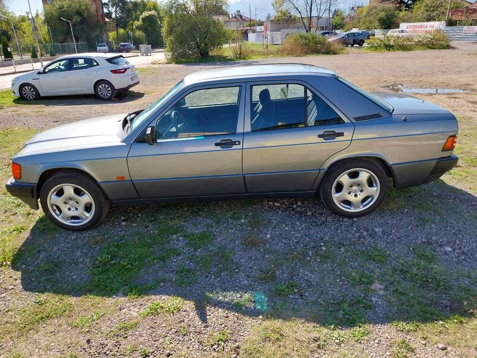 ЗА ЦЕНИТЕЛИ!!!  Колата е седяла в топъл гараж от нова.