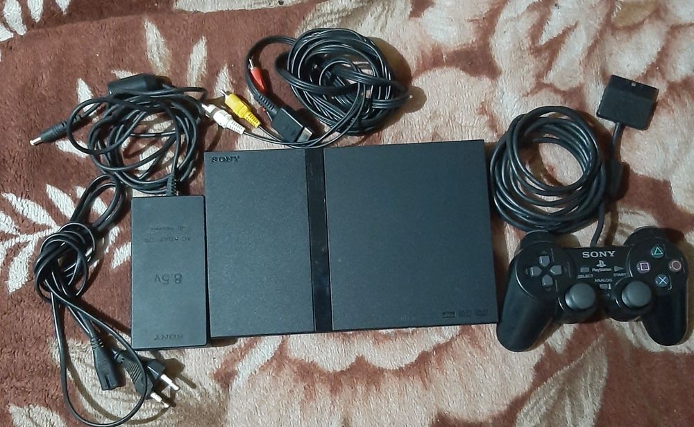 Vând PlayStation 2 slim complet în stare bună