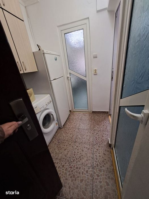 Garsoniera parter,stradala, M-uri