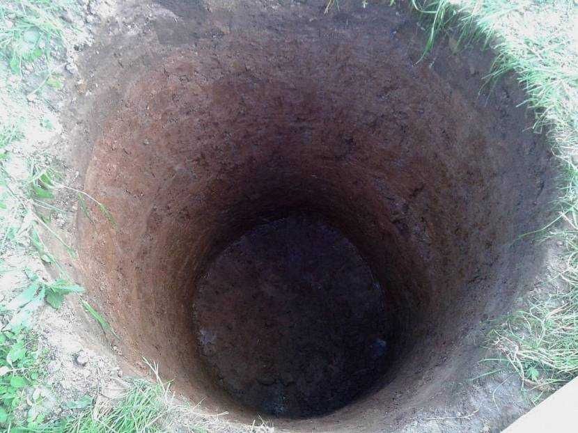 Копаем туалет,  погреб вручную