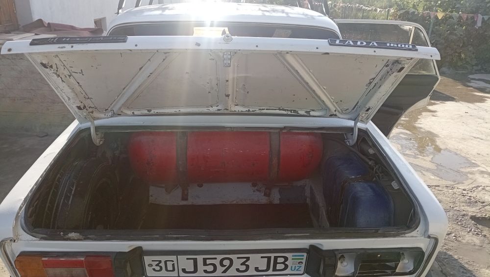 Vaz 2106 benzin va metanga (75litr) muammosiz yuradi.