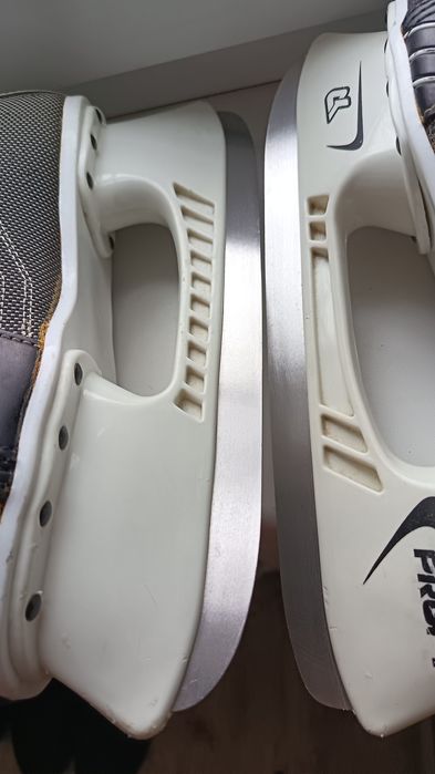 Коньки хоккейные 40 р-р.