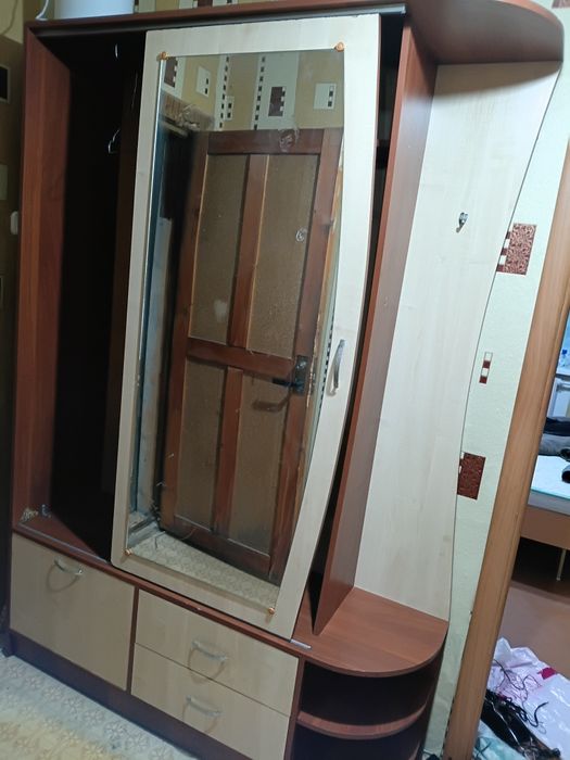 Продам шкаф в прихожую