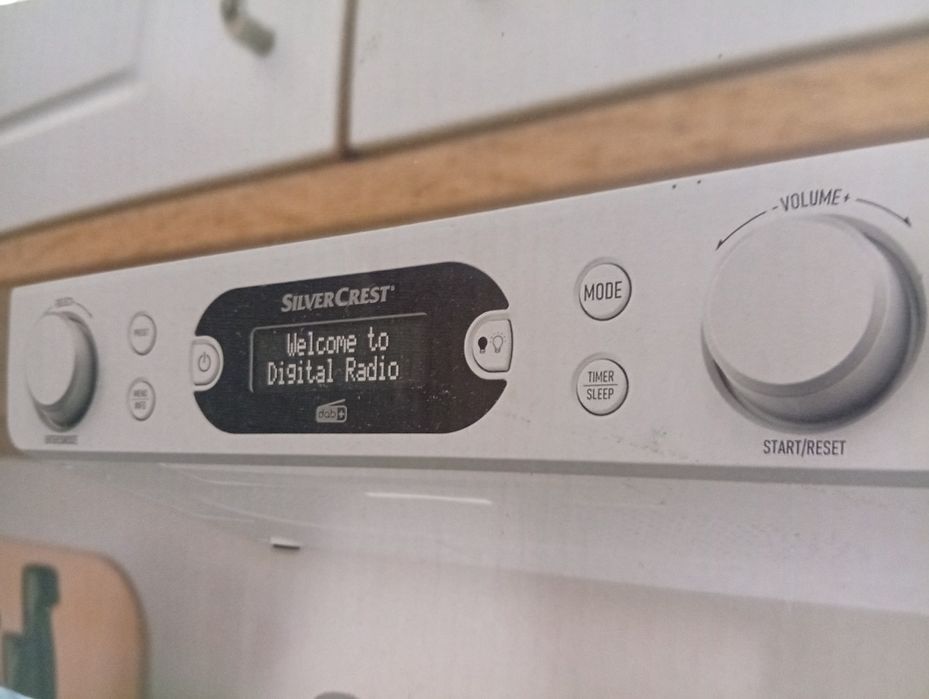 Radio suspendabil de bucatarie