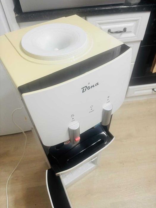 Продам Напольный кулер для воды Bona
