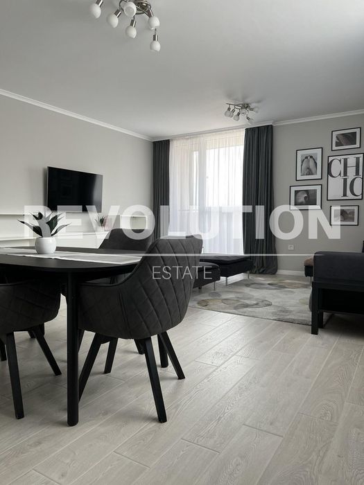 Дава се под наем Тристаен апартамент в Варна, Победа - 120 кв.м за 1200 € - Снимка #2