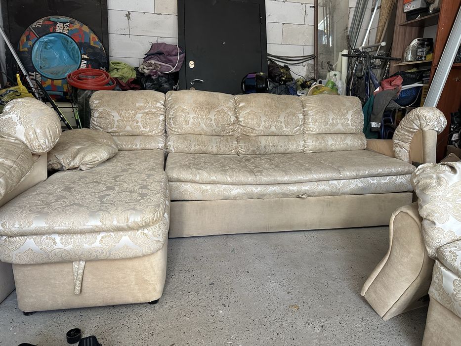 Диван б/у в хорошем состоянии . Недорого  .