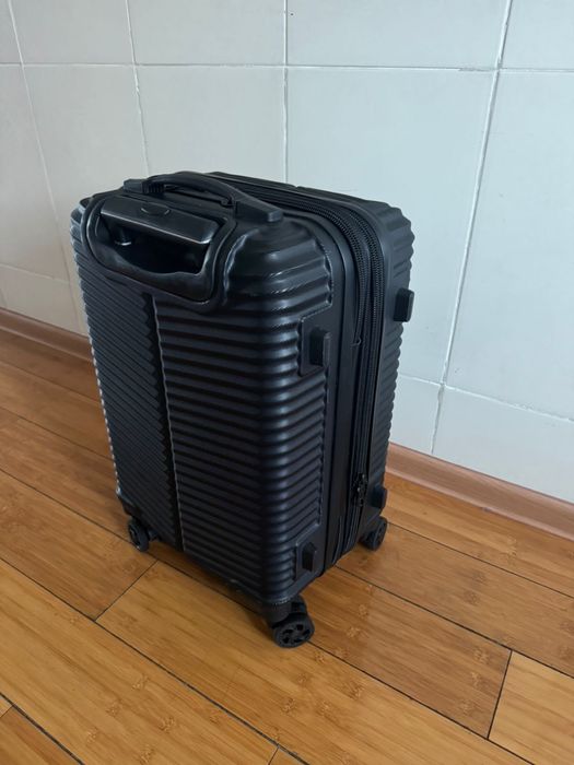 Чемодан хорошем состояние как новая