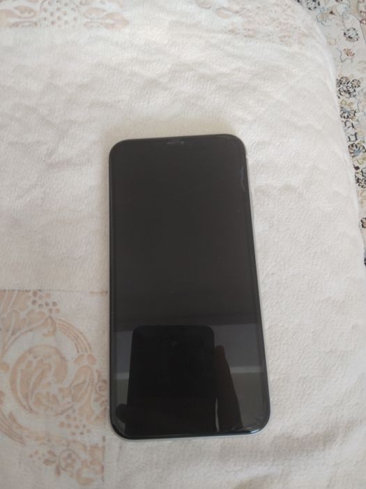 Обменяю Айфон 11 на модель выше