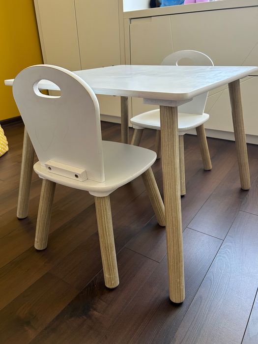 Детска масичка със две столчета