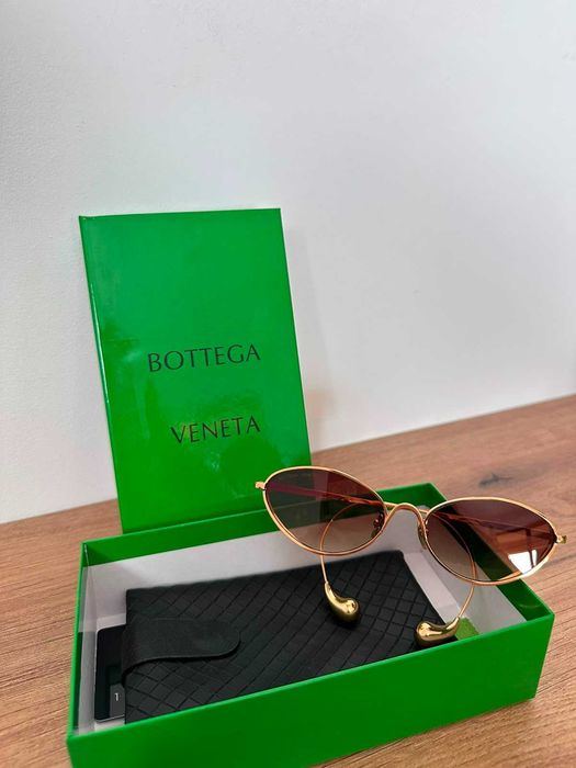 Ochelari de soare Bottega Veneta, ramă aurie, cu toc și cutie