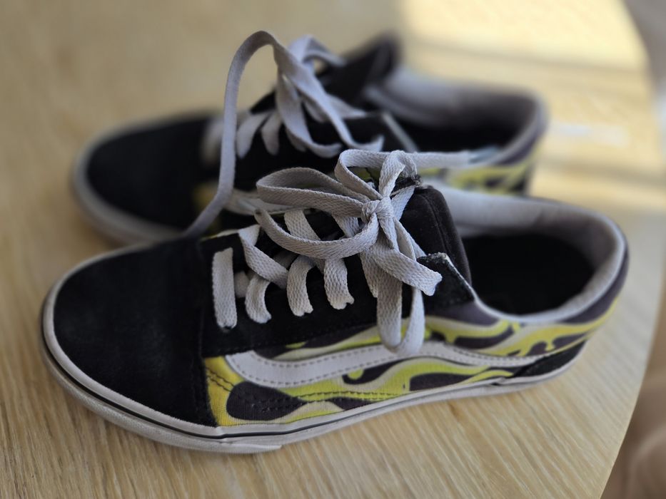 Велурени кецове Vans