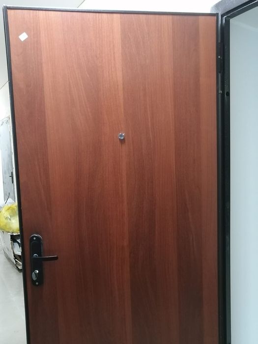 Продам дверь на дом